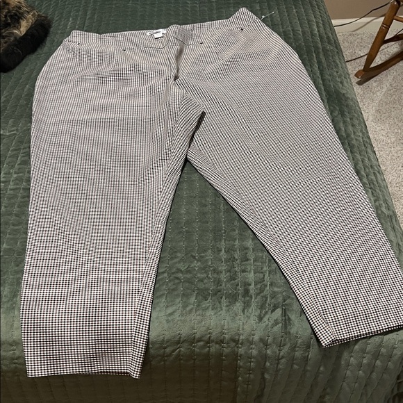 Elegant Black, Cream and brown checked Pants C067 - Picture 1 of 6